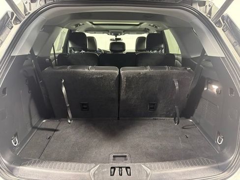 Used 2024 Ford Explorer XLT w/ Equipment Group 202A AWD/4WD image 10