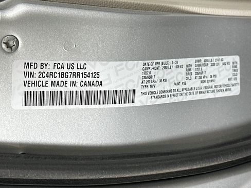 Used 2024 Chrysler Pacifica Touring-L FWD image 12