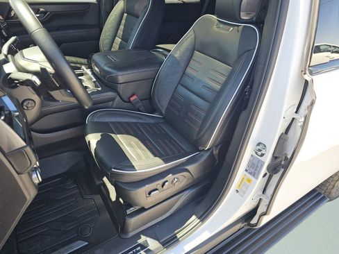 Used 2025 GMC Yukon AT4 Ultimate w/ LPO, Floor Liner Package AWD/4WD image 6