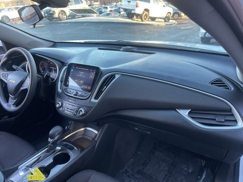 Used 2022 Chevrolet Malibu LT image 12
