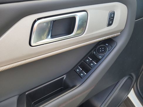 Certified 2025 Ford Explorer Active image 16