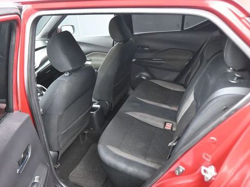 Used 2018 Nissan Kicks SV image 16