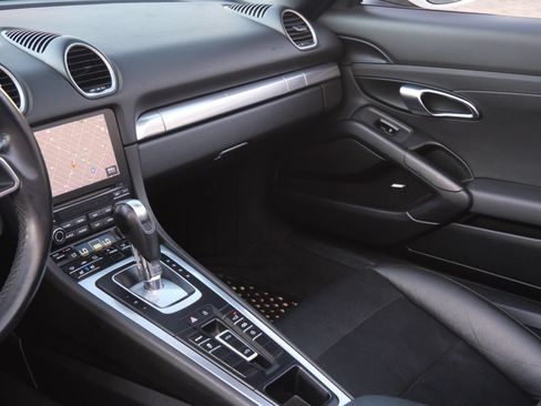 Used 2019 Porsche 718 Boxster RWD image 13
