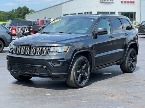 Used 2018 Jeep Grand Cherokee Altitude AWD/4WD image 42