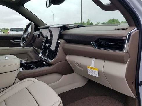 New 2026 GMC Yukon XL Denali w/ Sun & Power Step Package AWD/4WD image 15