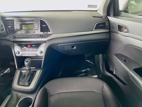 Used 2018 Hyundai Elantra SE image 21