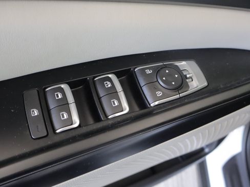 Used 2024 Kia Carnival LX FWD image 9