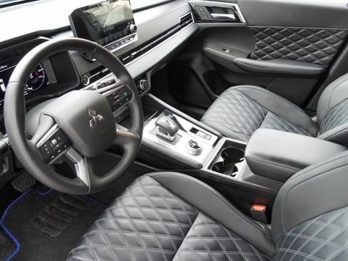 Used 2024 Mitsubishi Outlander 4WD Plug-In Hybrid image 10