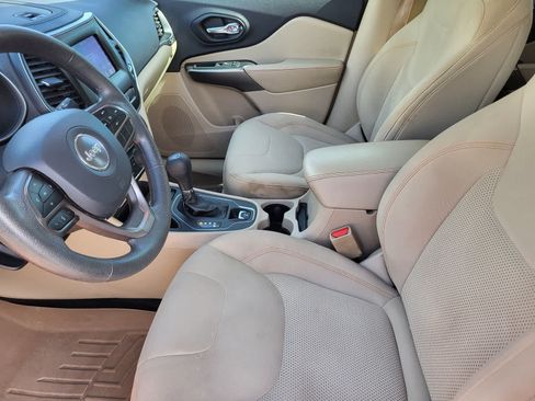 Used 2021 Jeep Cherokee Latitude FWD image 25