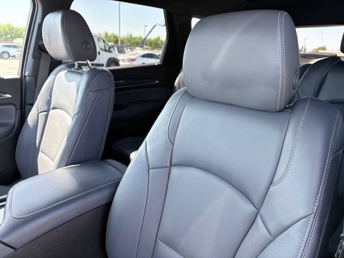Used 2024 Buick Enclave Essence FWD image 12