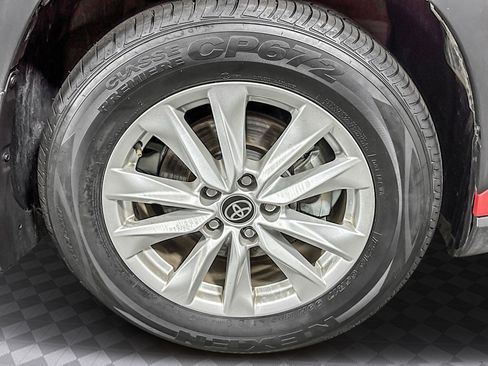 Used 2024 Toyota Corolla Cross LE image 37