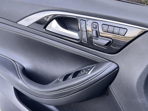 Used 2019 INFINITI QX30 Premium w/ Navigation Package image 42