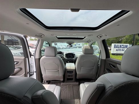 Used 2021 Chevrolet Traverse Premier FWD image 24