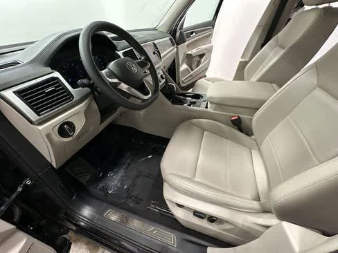 Certified 2023 Volkswagen Atlas SE image 16