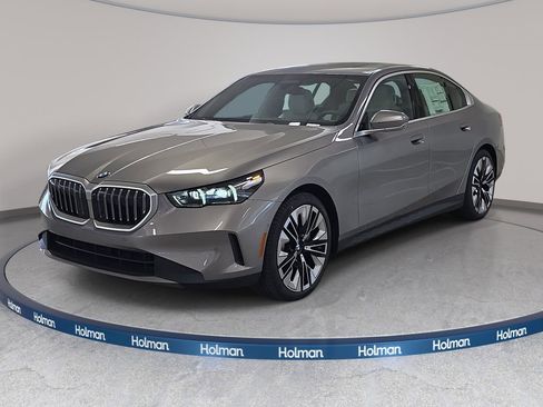 New 2026 BMW 530i RWD image 1