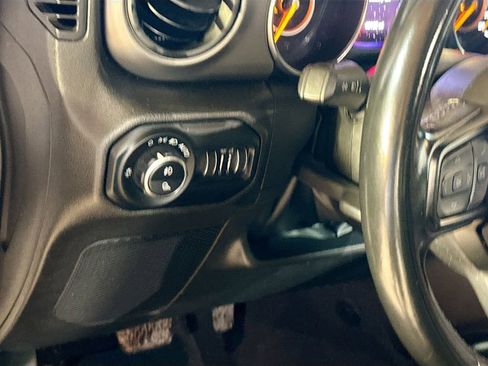 Used 2022 Jeep Gladiator Sport AWD/4WD image 11