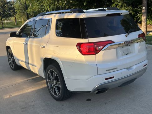 Used 2017 GMC Acadia Denali w/ Technology Package FWD image 8