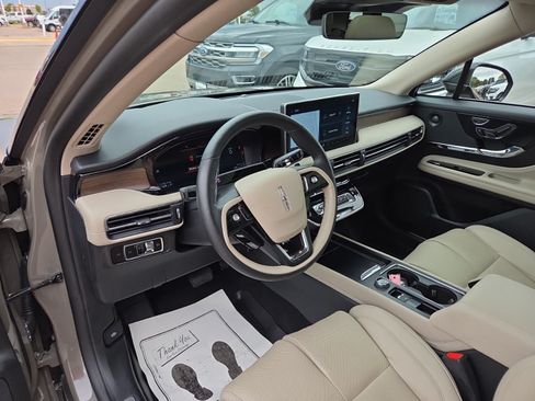 Used 2025 Lincoln Corsair Reserve w/ Equipment Group 202A AWD/4WD image 31