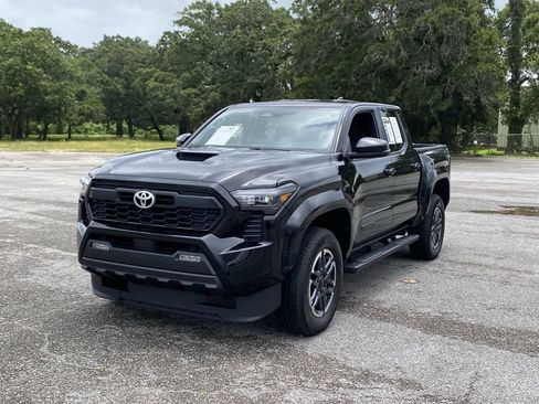 Used 2024 Toyota Tacoma TRD Sport w/ TRD Sport Upgrade Package RWD image 4