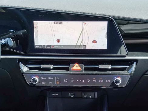 Certified 2023 Kia Niro EX FWD image 12