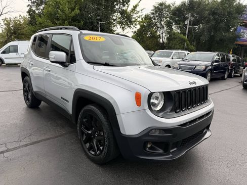 Used 2017 Jeep Renegade Altitude FWD image 4