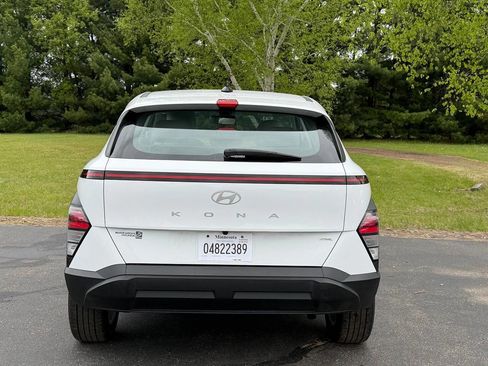 Used 2024 Hyundai Kona SE AWD/4WD image 3
