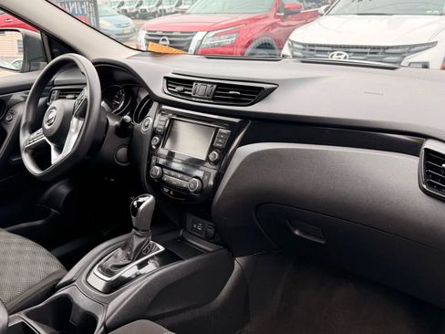 Used 2019 Nissan Rogue Sport SV image 16