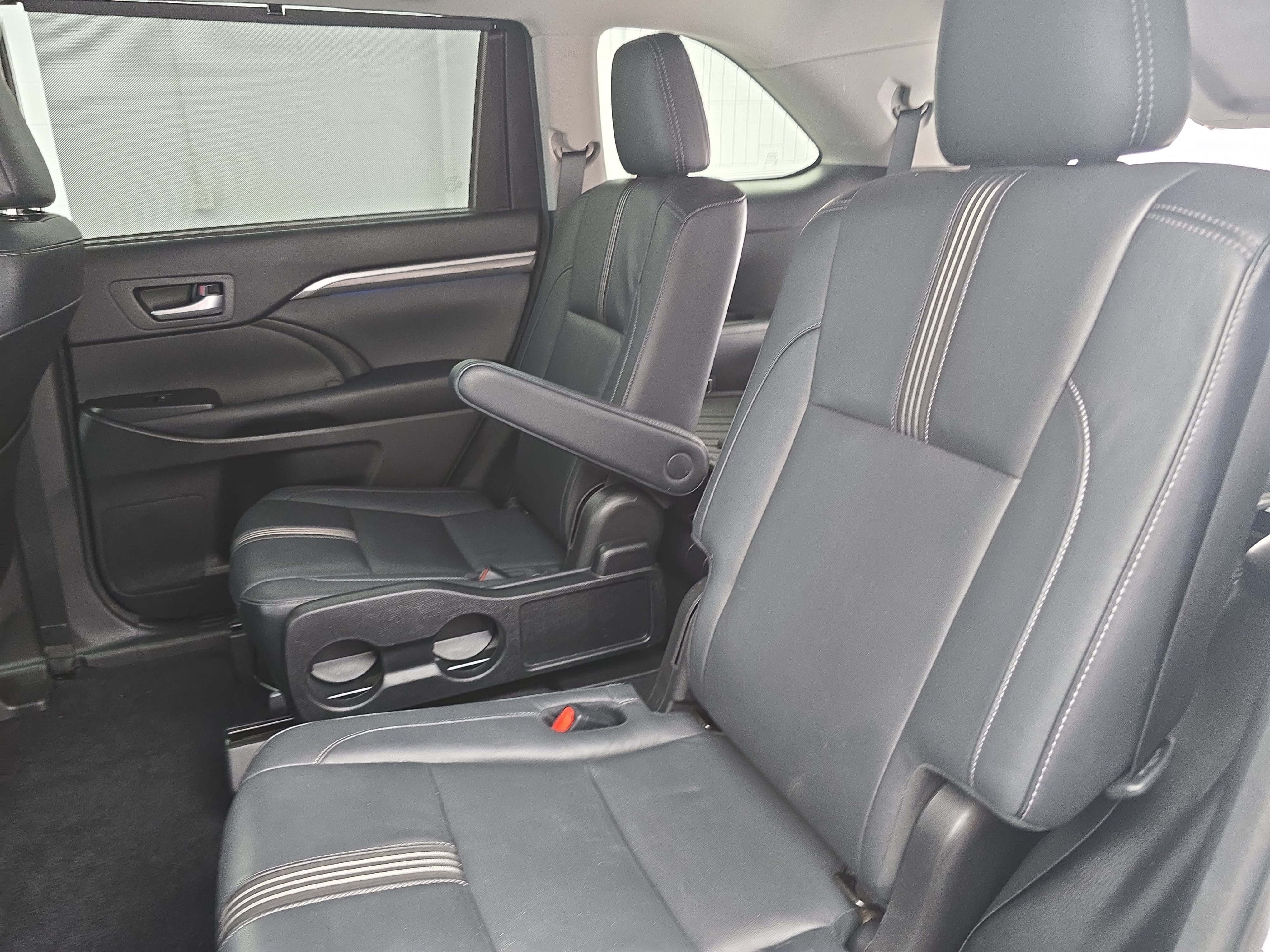Used 2017 Toyota Highlander SE AWD/4WD image 15
