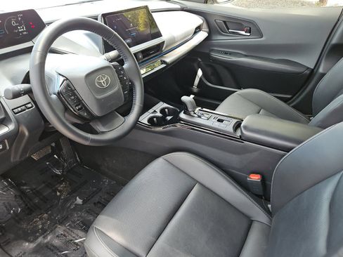 Used 2025 Toyota Prius XLE FWD image 9