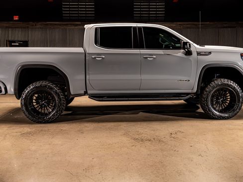 Used 2024 GMC Sierra 1500 AT4 w/ AT4 Preferred Package AWD/4WD image 11