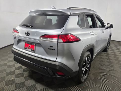 Used 2024 Toyota Corolla Cross SE image 8