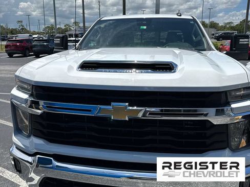 Used 2024 Chevrolet Silverado 2500 LT AWD/4WD image 1