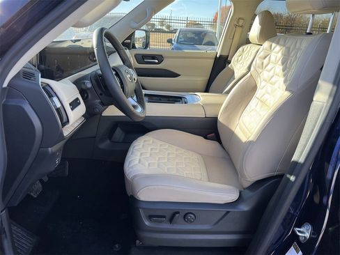 Certified 2025 Nissan Armada Platinum image 10