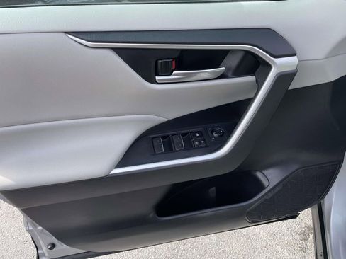 Used 2023 Toyota RAV4 XLE Premium image 27