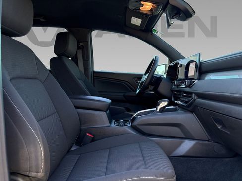 Used 2024 Chevrolet Colorado LT w/ LT Convenience Package image 8