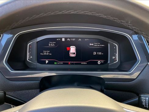 Certified 2022 Volkswagen Tiguan SEL R-Line image 20