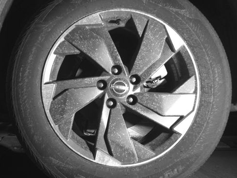 Used 2025 Nissan Rogue SV image 14