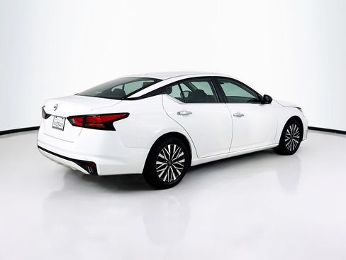 Used 2025 Nissan Altima 2.5 SV FWD image 7