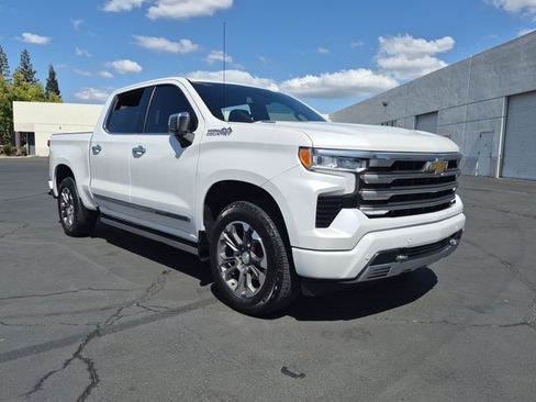 Used 2022 Chevrolet Silverado 1500 High Country w/ Z71 Off-Road Package AWD/4WD image 3
