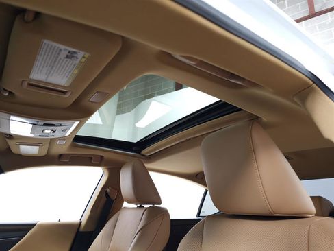 Certified 2024 Lexus ES 250 w/ Premium Package image 17