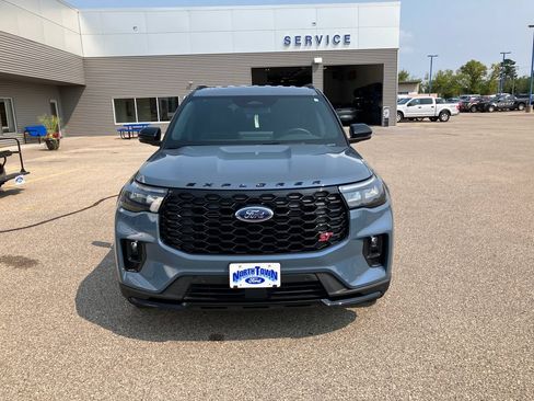 Used 2025 Ford Explorer ST AWD/4WD image 3