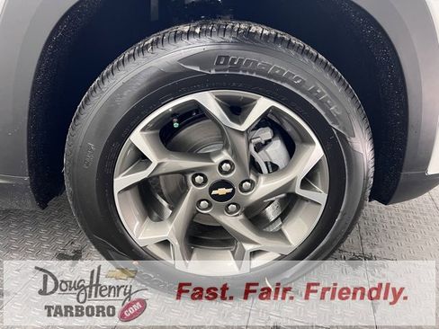 New 2025 Chevrolet Trax LT w/ Sunroof Package image 17