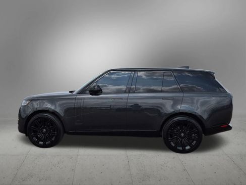 Used 2025 Land Rover Range Rover SE AWD/4WD image 3