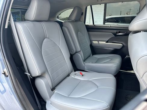 Used 2022 Toyota Highlander XLE image 17