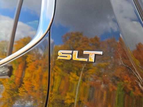 Used 2018 GMC Acadia SLT image 16