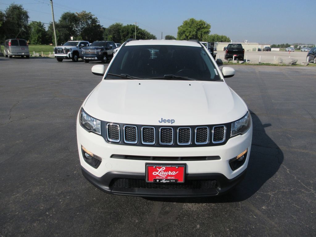 Used 2017 Jeep Compass Latitude w/ Cold Weather Group AWD/4WD image 13