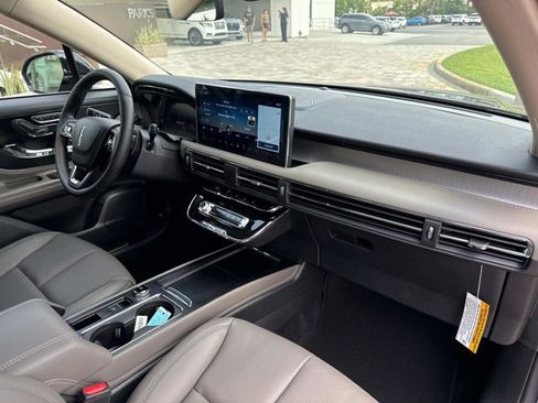 New 2025 Lincoln Corsair FWD w/ Equipment Group 101A image 18