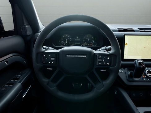 Used 2023 Land Rover Defender 110 V8 image 22