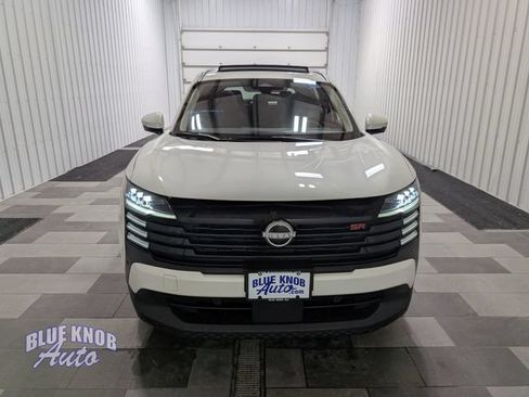 Used 2025 Nissan Kicks SR w/ SR Premium Package AWD/4WD image 6