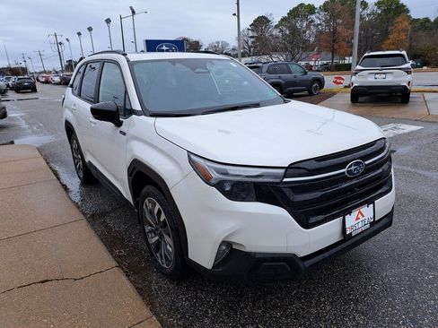 New 2025 Subaru Forester Touring image 8